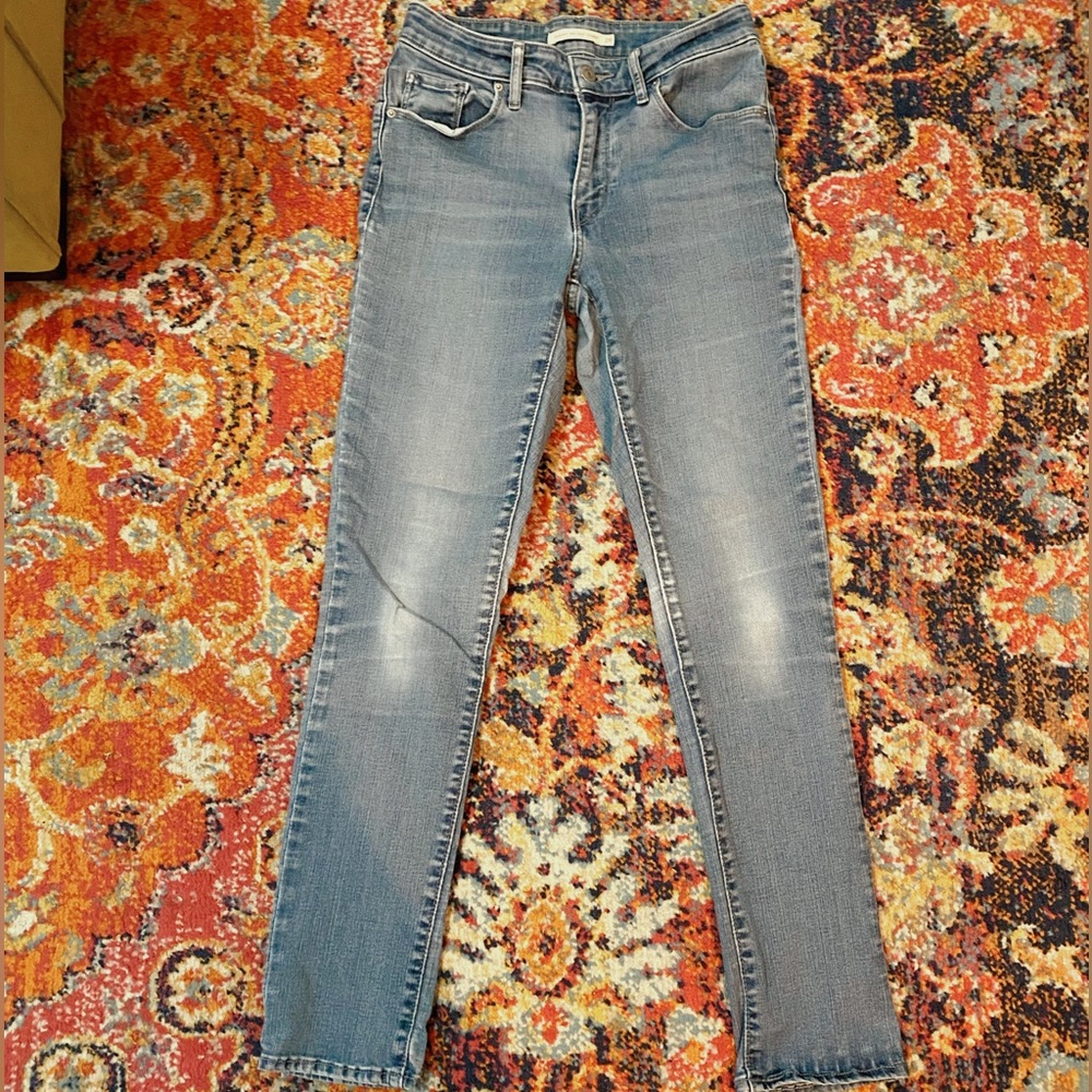 Levi’s Classic Mid-rise Skinny Jeans. Size 28